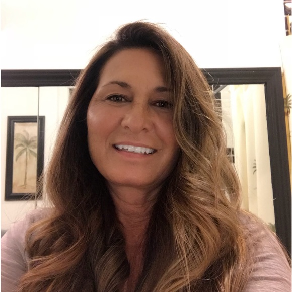 Meet your Posher, Cynthia - Picture 1 of 1